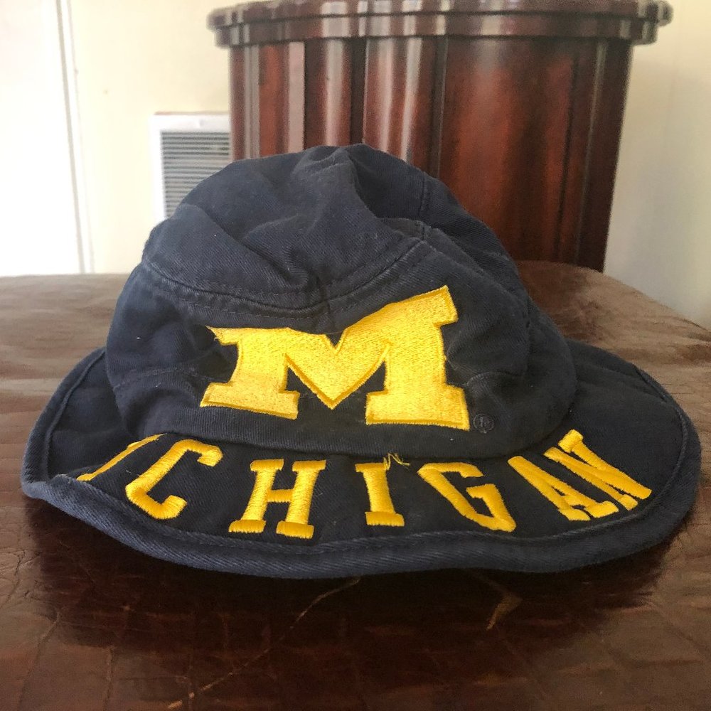 UNIVERSITY OF MICHIGAN BUCKET HAT (SMALL/MED)